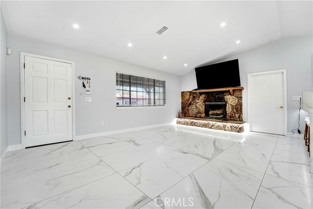 Detail Gallery Image 4 of 27 For 41048 173rd, Lancaster,  CA 93535 - 3 Beds | 2 Baths