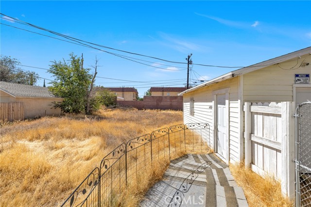 Detail Gallery Image 5 of 23 For 44729 Fern Ave, Lancaster,  CA 93534 - 2 Beds | 1 Baths