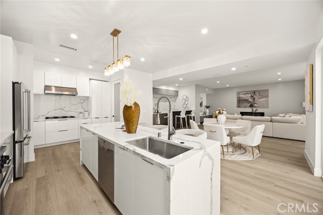 Detail Gallery Image 10 of 34 For 3815 Sycamore St, Pasadena,  CA 91107 - 5 Beds | 5/1 Baths