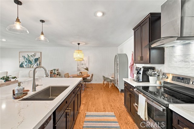 10240 Camarillo, 115 photo 7