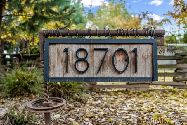 18701 Lort Drive, Visalia CA: https://media.crmls.org/medias/c9712e8a-1e91-4788-9155-7a7092630611.jpg