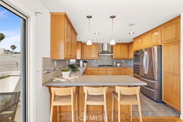 Detail Gallery Image 6 of 35 For 2405 Vanderbilt Ln #C,  Redondo Beach,  CA 90278 - 3 Beds | 2/1 Baths