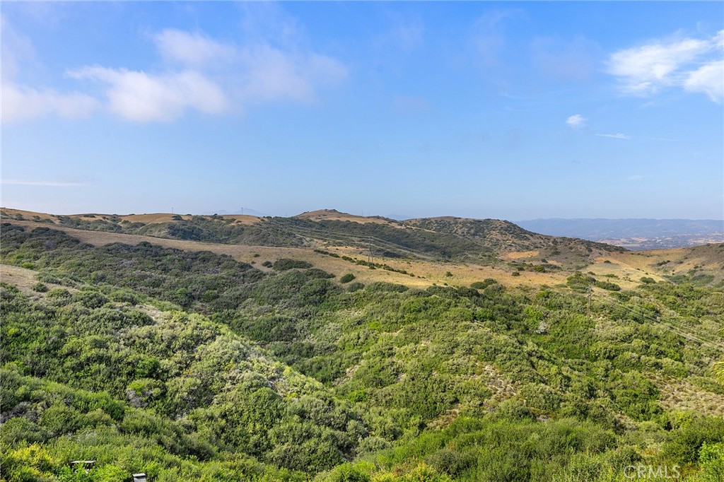 https://media.crmls.org/medias/c9716d37-00ef-400f-875c-d8e112f8f4a6.jpg?preset=X-Large