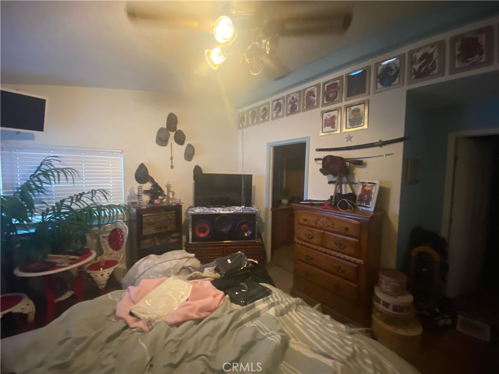 https://media.crmls.org/medias/c971785f-0508-4d7f-8fe0-7ceff2b523ce.jpg?preset=X-Large