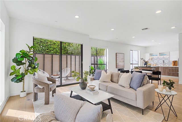 Detail Gallery Image 4 of 31 For 3981 Moore St #101,  Los Angeles,  CA 90066 - 2 Beds | 2 Baths