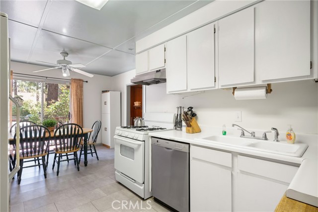 Detail Gallery Image 9 of 22 For 1005 Nana Ave, Big Bear City,  CA 92314 - 2 Beds | 2 Baths