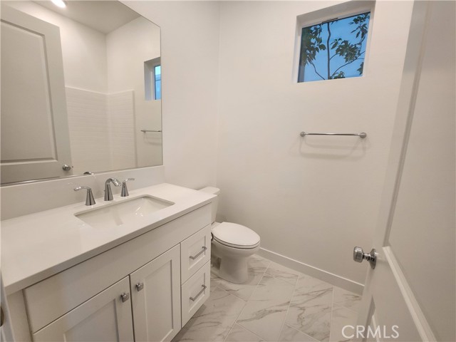 Detail Gallery Image 4 of 12 For 26848 Laure Mountain Loop, Valencia,  CA 91355 - 1 Beds | 1 Baths