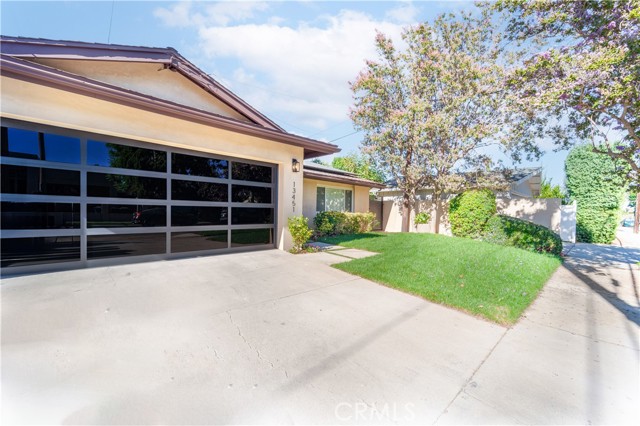 Detail Gallery Image 2 of 54 For 13451 Albers St, Sherman Oaks,  CA 91401 - 4 Beds | 3 Baths