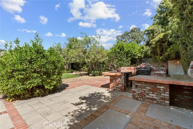 1870 N Arroyo Boulevard, Pasadena CA: https://media.crmls.org/medias/c974badd-b576-4235-ab35-b03c3abd68af.jpg