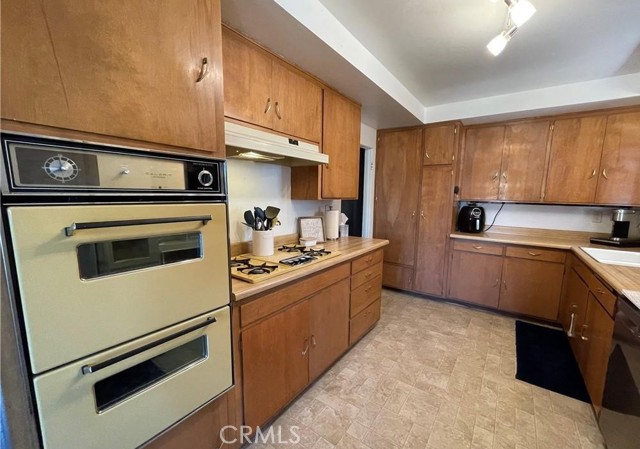 12045 Bayless Street, Moreno Valley CA: https://media.crmls.org/medias/c975c456-a6c5-4c8d-b338-51edd742849a.jpg