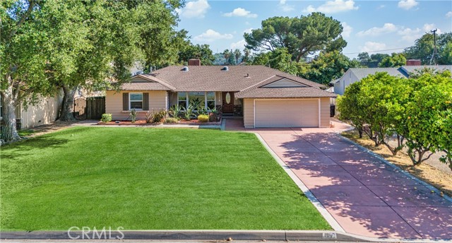 552 E Mountain View Avenue, Glendora CA: https://media.crmls.org/medias/c9763b6c-c7bc-4cd8-9d71-49040f2c1f03.jpg
