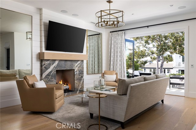 702 Poinsettia Avenue, Corona del Mar CA: https://media.crmls.org/medias/c9766410-3284-4506-ac52-25c175b3c49e.jpg