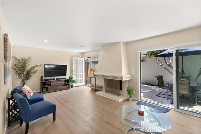 8195 Pawtucket Drive, Huntington Beach CA: https://media.crmls.org/medias/c9768d9f-7116-42a1-9dfb-e9f1224b0a6c.jpg