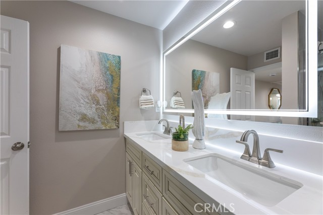 Detail Gallery Image 10 of 44 For 2240 Stanley Ave #9,  Signal Hill,  CA 90755 - 2 Beds | 2 Baths