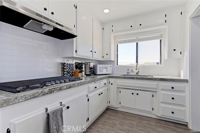 Detail Gallery Image 12 of 20 For 1208 10th St, Hermosa Beach,  CA 90254 - 4 Beds | 2 Baths