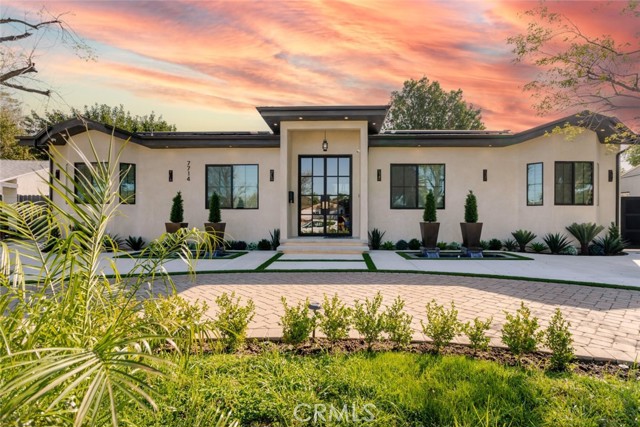 Detail Gallery Image 8 of 70 For 7714 Lasaine Ave, Northridge,  CA 91325 - 3 Beds | 4 Baths