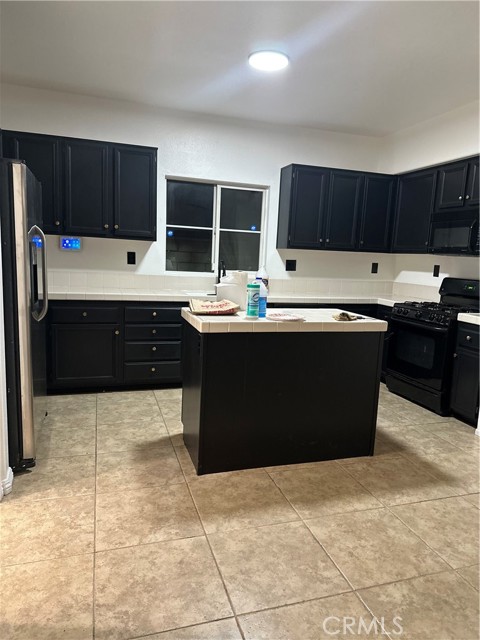 Detail Gallery Image 3 of 9 For 14130 Gaucho Ct, Victorville,  CA 92394 - 3 Beds | 2/1 Baths