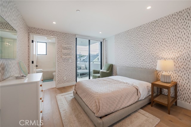 Detail Gallery Image 20 of 37 For 468 30th St, Manhattan Beach,  CA 90266 - 5 Beds | 5/1 Baths