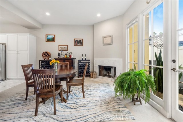 Detail Gallery Image 5 of 18 For 723 S Broadway, Redondo Beach,  CA 90277 - 4 Beds | 3/1 Baths