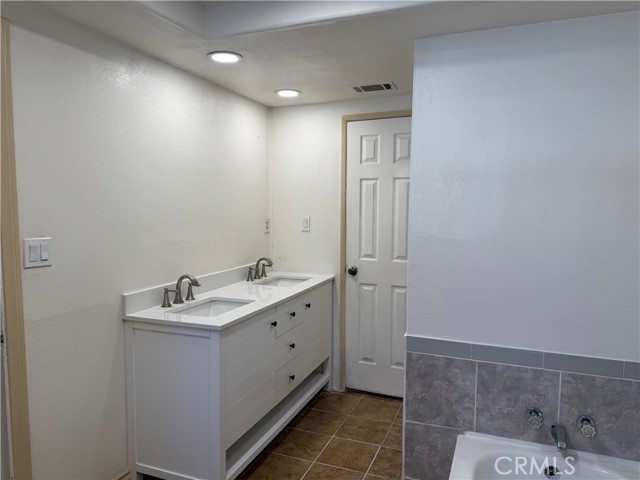 Detail Gallery Image 10 of 23 For 7052 Starne Rd, Corona,  CA 92881 - 3 Beds | 2 Baths