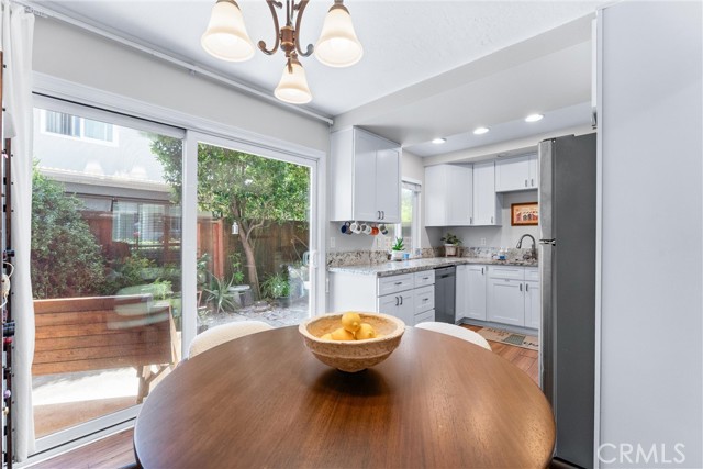 Detail Gallery Image 9 of 29 For 1121 E 1st St, Tustin,  CA 92780 - 2 Beds | 1/1 Baths