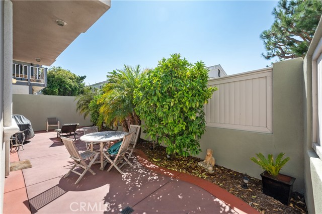 Detail Gallery Image 31 of 33 For 217 S Irena Ave #B,  Redondo Beach,  CA 90277 - 4 Beds | 2/1 Baths