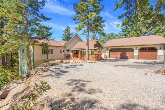 32424 Snowshoe Lane, Running Springs CA: https://media.crmls.org/medias/c97ac18e-cd70-49c3-848c-8a994e5c0605.jpg