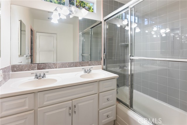 Detail Gallery Image 23 of 32 For 15207 15203 Greenleaf, Sherman Oaks,  CA 91403 - 3 Beds | 1/1 Baths