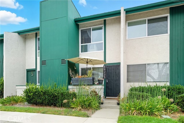 15225 Santa Gertrudes Avenue, La Mirada CA: https://media.crmls.org/medias/c97b8d32-295a-4ed7-abe7-a2c95148fdd1.jpg