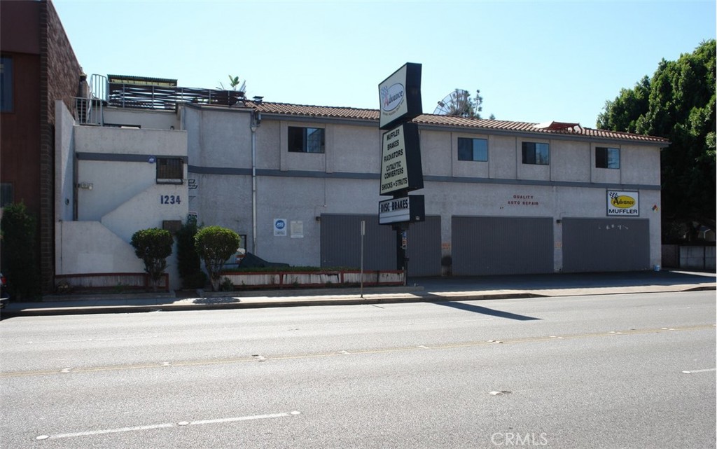1240 E Walnut Street, Pasadena, CA 91106