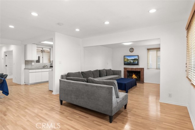 Detail Gallery Image 3 of 31 For 12329 Burton St, North Hollywood,  CA 91605 - 4 Beds | 2/1 Baths