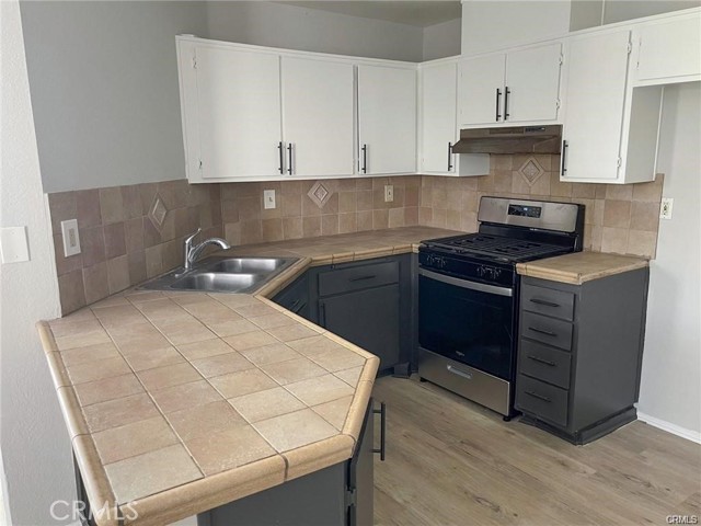 13750 Hubbard Street, Sylmar CA: https://media.crmls.org/medias/c97cd0e6-e699-403f-9b76-2239eb2f5c5a.jpg