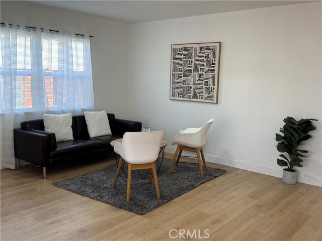 Detail Gallery Image 2 of 14 For 9832 San Miguel Ave, South Gate,  CA 90280 - 4 Beds | 2/1 Baths