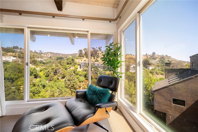 2522 Zorada Drive, Los Angeles CA: https://media.crmls.org/medias/c97e02f0-8cac-4351-bf7d-3cc398301bf2.jpg