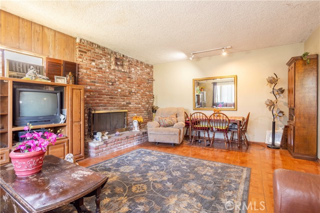 Detail Gallery Image 7 of 30 For 16632 Nordhoff St, North Hills,  CA 91343 - 4 Beds | 2 Baths
