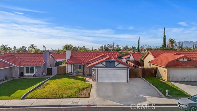 Detail Gallery Image 2 of 39 For 9380 Sultana Ave, Fontana,  CA 92335 - 3 Beds | 2 Baths