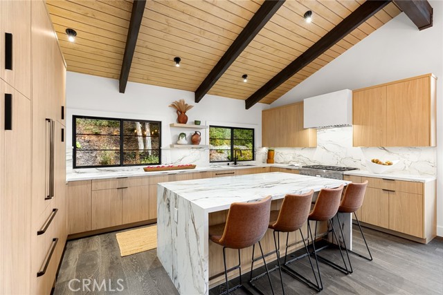 4885 Winnetka Avenue, Woodland Hills CA: https://media.crmls.org/medias/c97f81b8-371f-4b18-bff9-4dbca6ab9a95.jpg