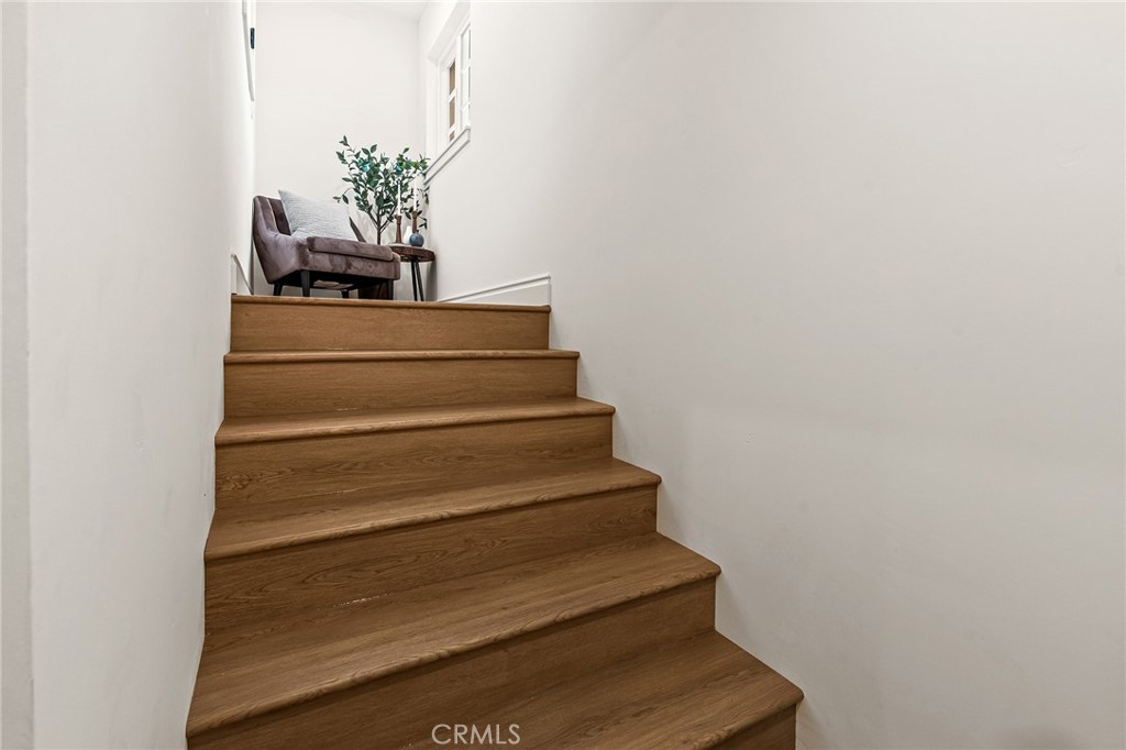 https://media.crmls.org/medias/c97fb9e6-1d26-4d79-a809-e33d95921564.jpg?preset=X-Large