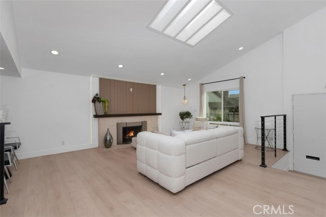 Detail Gallery Image 5 of 32 For 8167 Dartmoor Drive, Huntington Beach,  CA 92646 - 4 Beds | 2/1 Baths