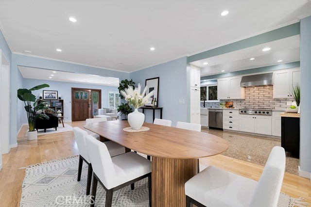 5858 Abernathy Drive, Los Angeles CA: https://media.crmls.org/medias/c9808414-301c-481e-8e7c-1478978f820e.jpg