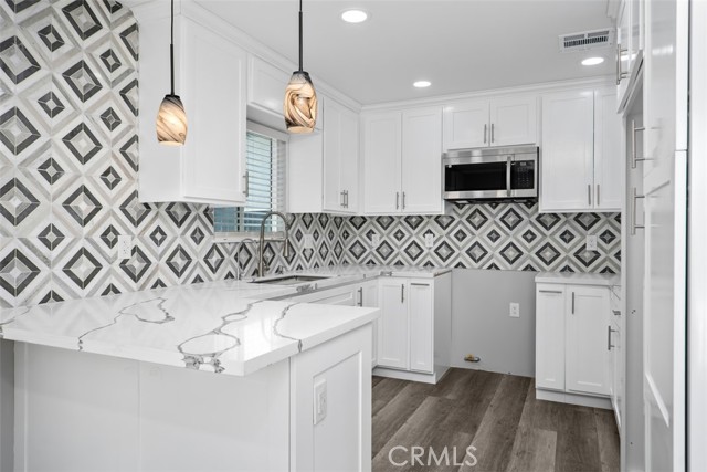 5671 Vonnie Lane, Cypress CA: https://media.crmls.org/medias/c981129b-b6bc-4d2a-b83b-31b953ee68b1.jpg