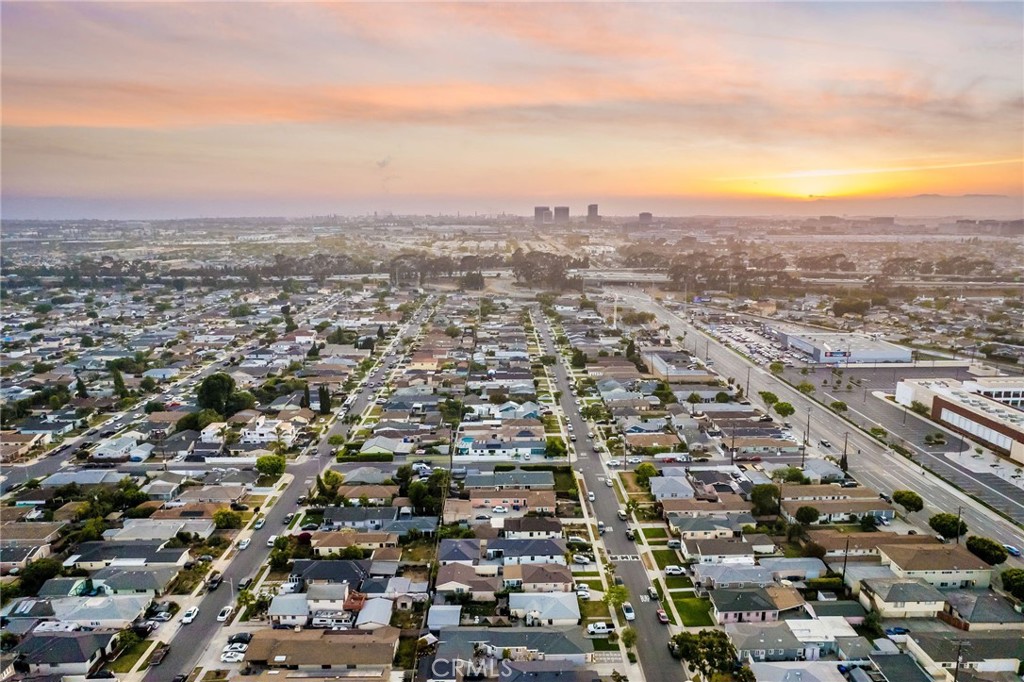 https://media.crmls.org/medias/c9812cf4-3fdd-4974-9095-b9175e780e65.jpg?preset=X-Large
