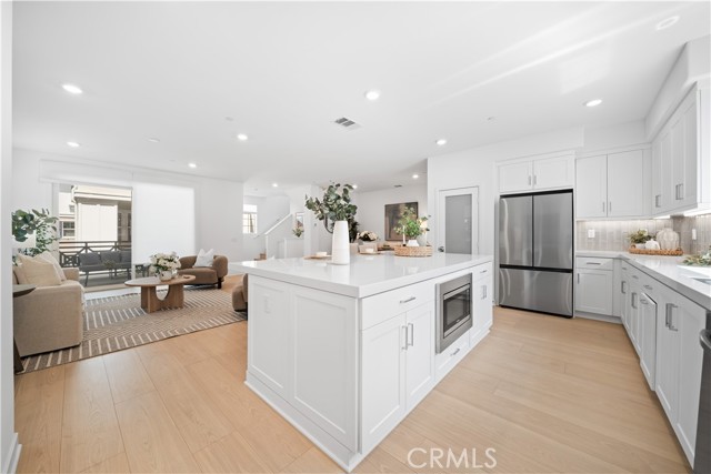 Detail Gallery Image 14 of 47 For 1042 N Anaheim Blvd #2,  Anaheim,  CA 92801 - 4 Beds | 3/1 Baths