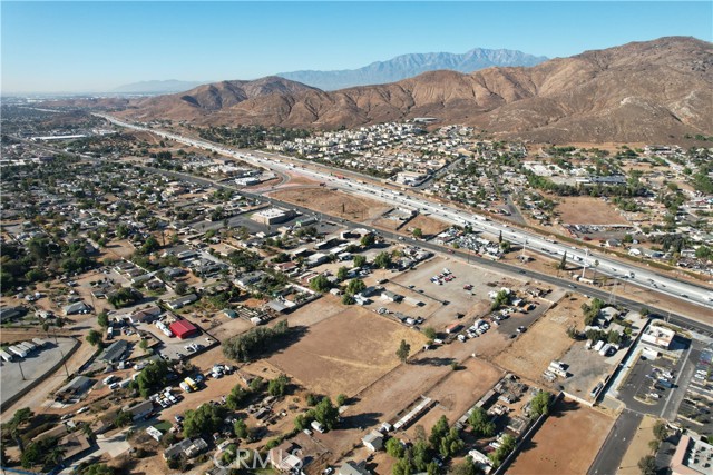 Detail Gallery Image 2 of 10 For 6980 Jurupa Rd, Jurupa Valley,  CA 92509 - 3 Beds | 2 Baths