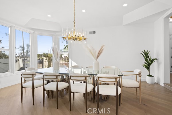 Detail Gallery Image 13 of 67 For 9514 Oakridge Pl, Chatsworth,  CA 91311 - 6 Beds | 6 Baths