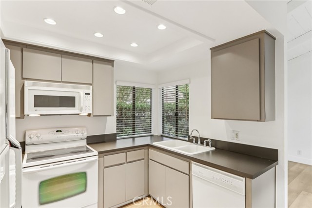 Detail Gallery Image 13 of 37 For 2542 Miramonte Cir #C,  Palm Springs,  CA 92264 - 3 Beds | 2/1 Baths