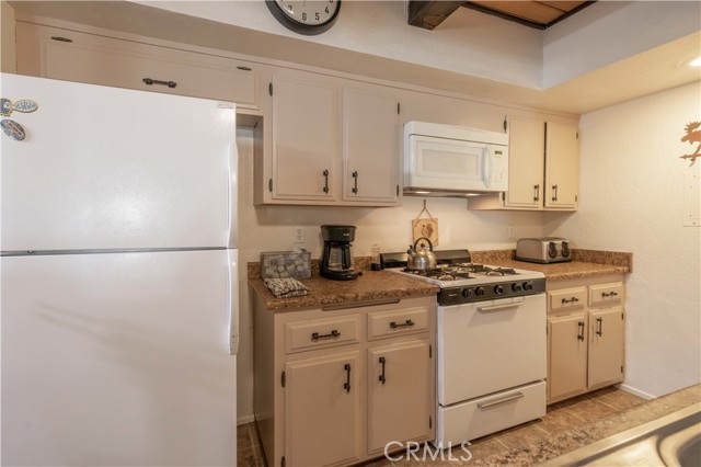 Detail Gallery Image 10 of 26 For 41935 Switzerland Dr #36,  Big Bear Lake,  CA 92315 - 2 Beds | 2 Baths