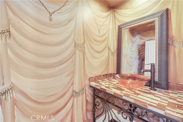 25 Village Way, Irvine CA: https://media.crmls.org/medias/c9830d19-ee55-4281-b955-6bc26571b5a8.jpg