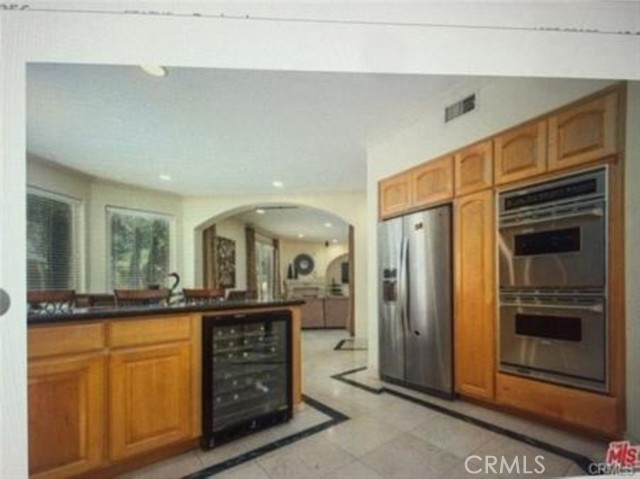 Detail Gallery Image 12 of 13 For 5717 Melvin Ave, Tarzana,  CA 91356 - 8 Beds | 5 Baths