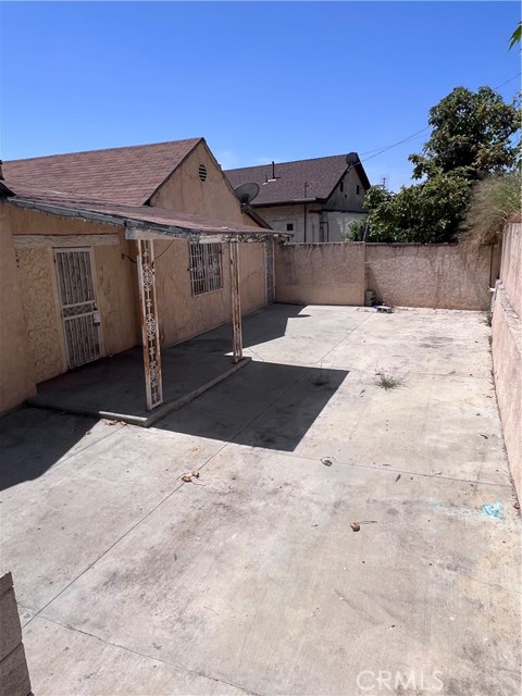 1086 N Bonnie Beach Place, Los Angeles CA: https://media.crmls.org/medias/c984d6bd-4e40-4767-a425-99405b8119d4.jpg
